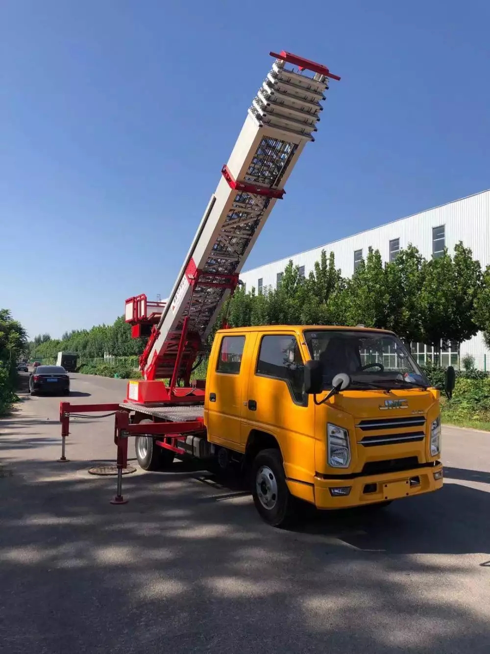 郎溪县附近的云梯车出租服务：轻松解决高空作业需求